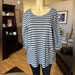 Croft & Barrow gray & black 3/4 cuffed sleeves blouse w/pockets-size XL